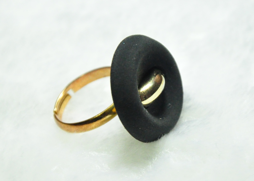 Black/gold Ring